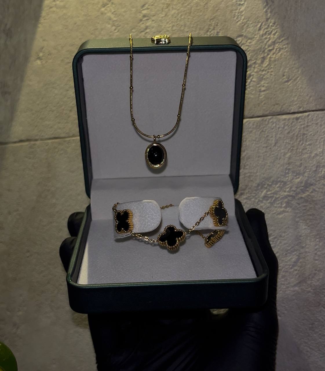 Pack collier + bracelet gratuit