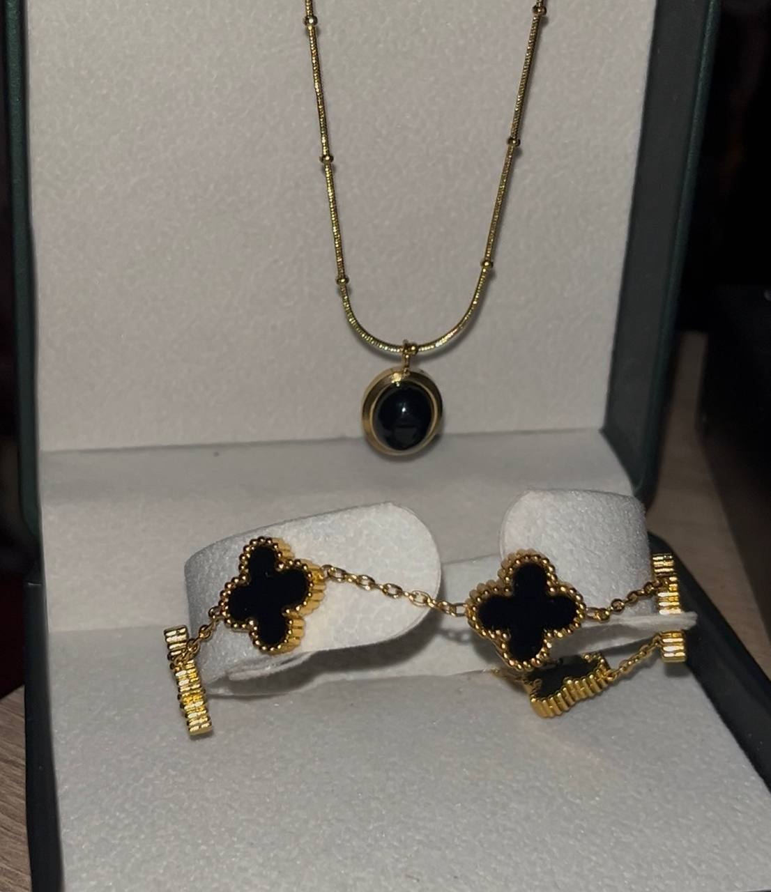 Pack collier + bracelet gratuit